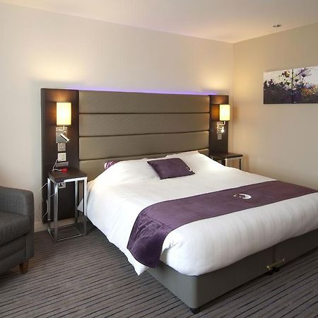 Premier Inn ฮาร์โลว์ ภายนอก รูปภาพ