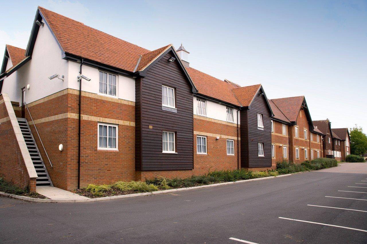 Premier Inn ฮาร์โลว์ ภายนอก รูปภาพ