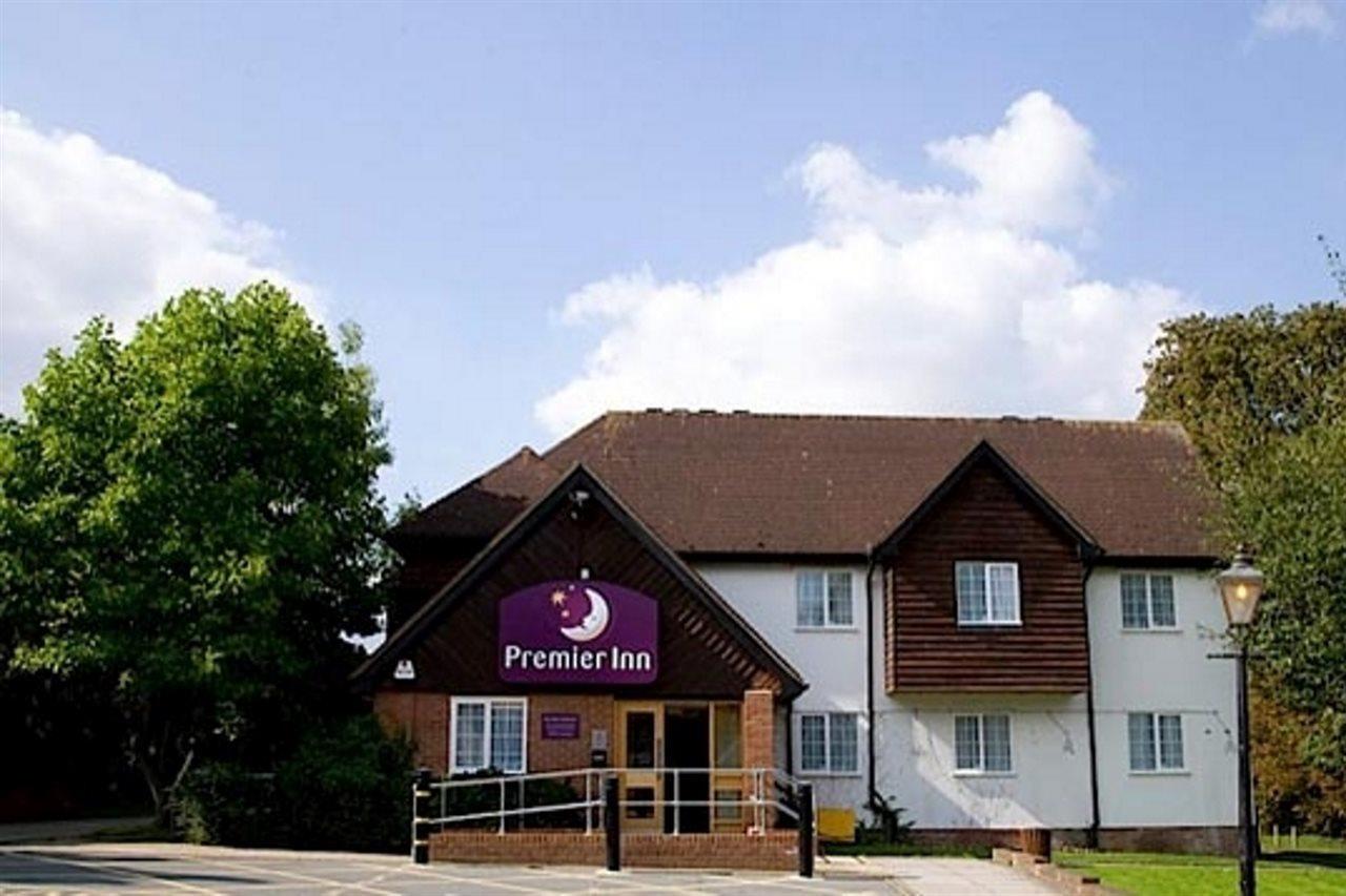 Premier Inn ฮาร์โลว์ ภายนอก รูปภาพ