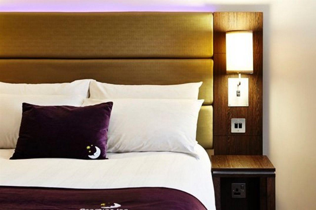 Premier Inn ฮาร์โลว์ ภายนอก รูปภาพ