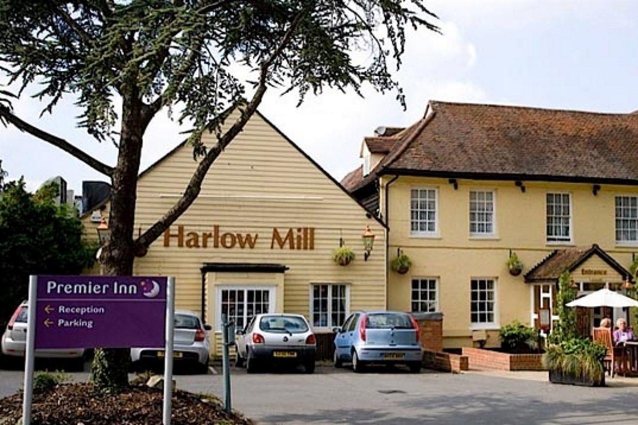 Premier Inn ฮาร์โลว์ ภายนอก รูปภาพ