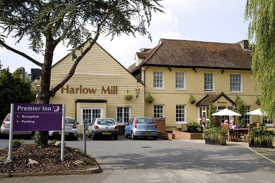 Premier Inn ฮาร์โลว์ ภายนอก รูปภาพ